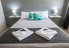 Отель Banjo Paterson Motor Inn  Таунсвилл